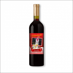Červené víno s vlastní etiketou